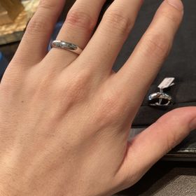 【グラフ(GRAFF)の口コミ】 グラフの男性向けの丸みを帯びたデザインの指輪です。まず、着け心地はか…