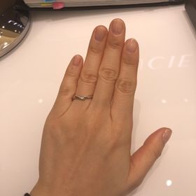 【俄(にわか)の口コミ】 デザインと指輪のエピソードです。他のブランドではないデザインに惹かれ…