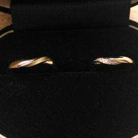 【Something Blue(サムシングブルー)の口コミ】 ４店舗回って、いろいろ見ましたが、この指輪の少し捻じれたデザインが良…