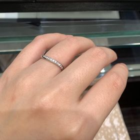 【ラザール ダイヤモンド(LAZARE DIAMOND)の口コミ】 ウェーブのライン加減がほどよく、着けた瞬間、着け心地のよさに驚きまし…