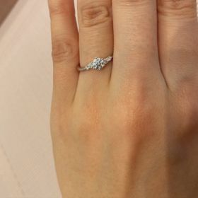 【ヴァンドーム青山(VENDOME AOYAMA)の口コミ】 メレダイヤありのストレートタイプ。
メレダイヤが程よい大きさがあり、一…