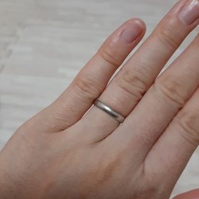 【MIKIMOTO(ミキモト)の口コミ】 シンプルでかわいいデザインが好みでした。
ずっとつけるものだから飽きの…