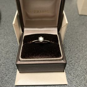 【アイプリモ(I-PRIMO)の口コミ】 シンプルで、ダイヤモンドの品質がより伝わるところに惹かれました。高さ…