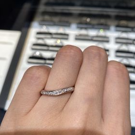 【ラザール ダイヤモンド(LAZARE DIAMOND)の口コミ】 ダイヤがたくさんついている華やかなタイプの指輪を希望していました。こ…