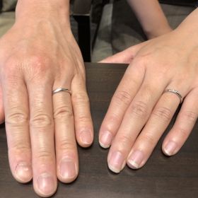 【CAFERING(カフェリング)の口コミ】 着けやすさを重視しました。CAFERINGは指にすっと馴染み、夫もつけやすい…