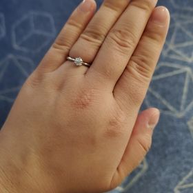 【ラザール ダイヤモンド(LAZARE DIAMOND)の口コミ】 ダイヤモンドはランクはSI1カラーはHカラーの物を購入いたしました。
カッ…