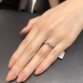 【ラザール ダイヤモンド(LAZARE DIAMOND)の口コミ】 薔薇が好きなので、オールドローズと呼ばれるバラの原種の「モエシー」と…