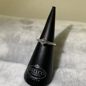 【エクセルコダイヤモンド(EXELCO DIAMOND)の口コミ】 デザインが彼女の手にとても合っていたため。デザインが洗練されており、…