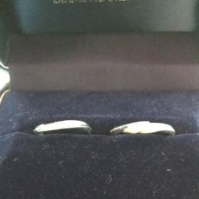 【銀座ダイヤモンドシライシの口コミ】 彼が、つや消しのデザインを気に入ったことが、購入を検討したきっかけで…