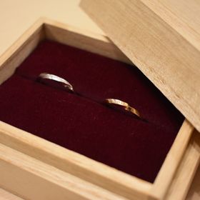 【ichi(イチ)の口コミ】 シンプルなデザインが素敵で購入しました。
石地のデザインもよくて満足で…