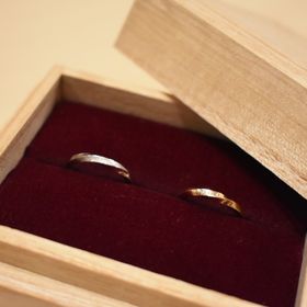 【ichi(イチ)の口コミ】 撚りのデザインがとても美しく、見に行った際に一目惚れでした。
色もプラ…