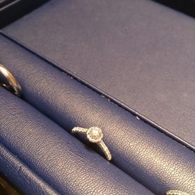 【銀座ダイヤモンドシライシの口コミ】 もともと気に入ったデザインがありいくつかあらかじめ候補を決めて何件か…