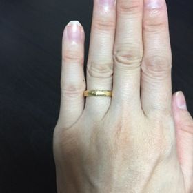 【ANGELRY INOKO(エンジェリーイノコ)の口コミ】 ゼクシィで見て一目惚れしました。
最初はプラチナの予定でしたが、店員さ…