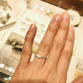 【銀座ダイヤモンドシライシの口コミ】 スタッフの方がとても素敵でした。
色々指輪をみせてもらい、楽しく指輪選…