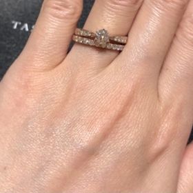 【TASAKI(タサキ)の口コミ】 TASAKIオリジナルのサクラゴールドのセットリングです。同デザインで別の…