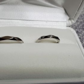 【LEGAN(レガン)の口コミ】 デザインがとても素敵で気に入った事が一番でした。
また指輪の太さに関し…