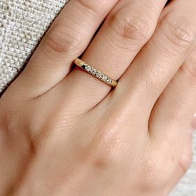 【ラザール ダイヤモンド(LAZARE DIAMOND)の口コミ】 シンプルな物を探していて、どこも似たような感じが多い中、こちらの指輪…