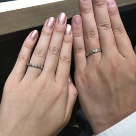 【ラザール ダイヤモンド(LAZARE DIAMOND)の口コミ】 中央にミル打ちされているデザインが他にはなく、大変珍しいです。ダイヤ…