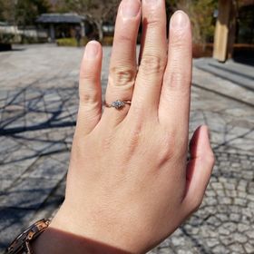 【HOSHI no SUNA 星の砂(ほしのすな)の口コミ】 流れるような曲線が美しく、短い指もスラッと見せてくれるところが気に入…