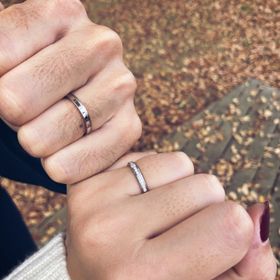 【ラザール ダイヤモンド(LAZARE DIAMOND)の口コミ】 ハーフエタニティと決めて選んでいましたが、表面の凹凸が少なく、日常的…