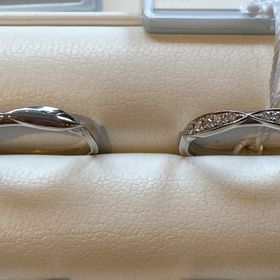 【I's stone(アイズストーン)の口コミ】 月桂樹をモチーフにした珍しいデザインだと思いました。女性の方のリング…