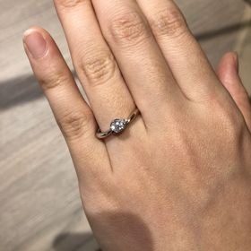 【LiAnge(リアンジェ)】の口コミ リングの右と左で色が違い、とてもおしゃれです。ピンクゴールドを使ってい...