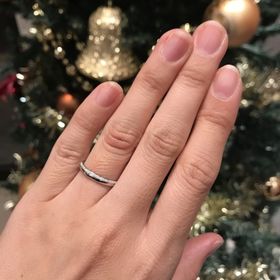 【TRECENTI(トレセンテ)の口コミ】 つけ心地がすごく良いです。
内甲丸のリングがとてと優しいつけ心地で指に…