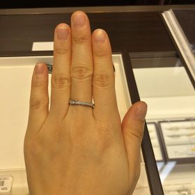 【俄(にわか)の口コミ】 華やかな指輪が欲しかったので色々試着していたのですが、こちらの花麗は…