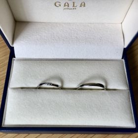 【GALA JEWELRY(ガラジュエリー)の口コミ】 細めのリングを探しており、値段も2人で10万円以下のものを探していて、こ…