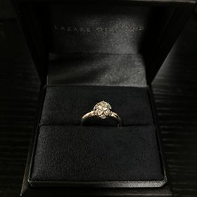 【ラザール ダイヤモンド(LAZARE DIAMOND)の口コミ】 結婚指輪は派手にできないということで、婚約指輪は華やかなものを選ぶ予…