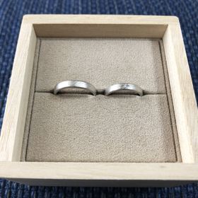 【YUKA HOJO(ユカホウジョウ)の口コミ】 シンプルなデザインですが、センターのダイヤが可愛らしく、一目惚れでし…