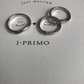 【アイプリモ(I-PRIMO)の口コミ】 婚約指輪とセットの結婚指輪だったので、重ね付けした時に一番しっくりき…