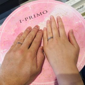 【アイプリモ(I-PRIMO)の口コミ】 婚約指輪に合う結婚指輪を選んでくれました。
また、物語のある指輪で、そ…