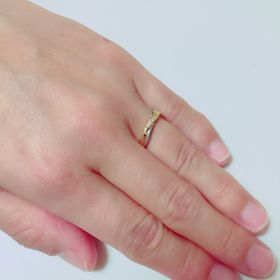 【銀座ダイヤモンドシライシの口コミ】 ウェディング雑誌などで研究して、デザインは少し人とは違っていて指も綺…