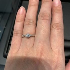 【エクセルコダイヤモンド(EXELCO DIAMOND)の口コミ】 エリザベートです。
ホームページで指輪を見た時は、ミルが好きではなく、…