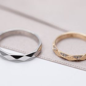 【TANZO.(鍛造指輪)の口コミ】 他にはないカットのデザイン、つけやすさ、プラチナとゴールドのペアであ…