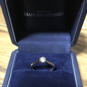 【銀座ダイヤモンドシライシの口コミ】 一粒ダイヤのシンプルなものが良く、台座の高さも低めなものが良かったの…