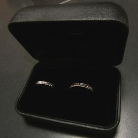 【エクセルコダイヤモンド(EXELCO DIAMOND)の口コミ】 シンプルだけど、ほんの少しだけ装飾のあるものを探していたのですが
手に…