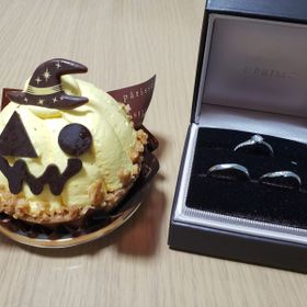 【アイプリモ(I-PRIMO)の口コミ】 婚約指輪とのバランスが一番よいと思ったため。また、アフターサービスも…