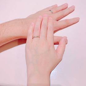 【TRECENTI(トレセンテ)の口コミ】 地味すぎず派手すぎずな結婚指輪を探していて、つける向きを逆にすればシ…