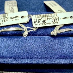 【4℃ BRIDAL(ヨンドシーブライダル)の口コミ】 指輪のデザインが気に入ったため、購入しました。メンズリングにも、レデ…