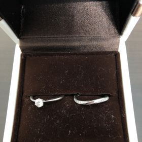 【アイプリモ(I-PRIMO)の口コミ】 細身で華奢なデザインが気に入ったのと、ここの婚約指輪をいただいたので…