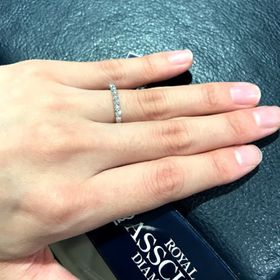 【ROYAL ASSCHER(ロイヤル・アッシャー)の口コミ】 婚約指輪として購入しました。一石の婚約指輪も憧れて試着もしましたが、…
