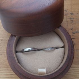 【COLANY(コラニー)の口コミ】 婚約指輪も、同ブランドのものを頂き、つけ心地が滑らかでストレスがない…