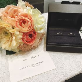 【ラザール ダイヤモンド(LAZARE DIAMOND)の口コミ】 妻が金属アレルギーの為プラチナ素材の指輪を探していたところ、指に馴染…