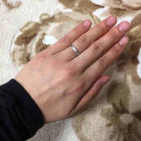 【ジュエリーKANDAの口コミ】 女性側のリングには、ダイヤモンドが施してあり、結婚指輪といえど、毎日…