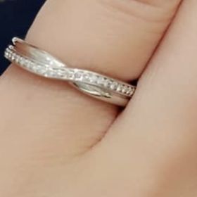 【ハリー・ウィンストン(Harry Winston)の口コミ】 お洒落なデザインでネットで検索し、一目惚れして見に行きました。実際に…