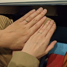 【銀座ダイヤモンドシライシの口コミ】 デザインと丈夫なこと。
シンプルだけど新婦側のお洒落さを考慮した。
s字…