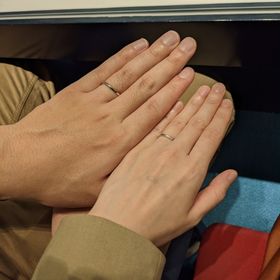 【銀座ダイヤモンドシライシの口コミ】 指輪内側が滑らかに加工されててとてもつけ心地が良いです。ダイヤ入りの…