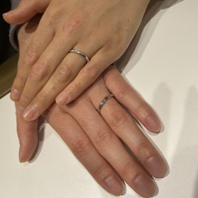 【ラザール ダイヤモンド(LAZARE DIAMOND)の口コミ】 プラチナの結婚指輪を探していました。私はダイアがついて、シンプルなも…